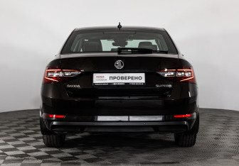 Подержанный автомобиль Skoda Superb Liftback 2017 года (7 фото)