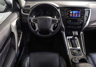 Подержанный автомобиль Mitsubishi Pajero Sport 2018 года (9 фото)
