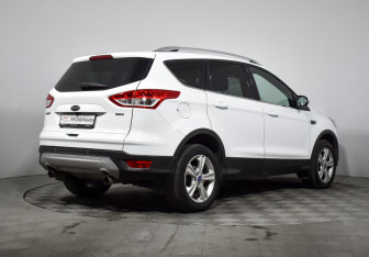 Подержанный автомобиль Ford Kuga 2015 года (5 фото)