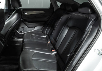 Подержанный автомобиль Hyundai Sonata 2018 года (10 фото)