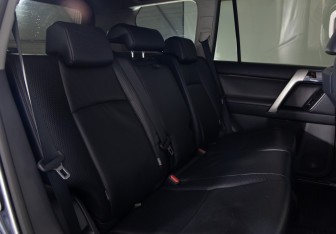 Подержанный автомобиль Toyota Land Cruiser Prado 2010 года (12 фото)