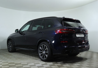 Подержанный автомобиль BMW X5 2022 года (8 фото)