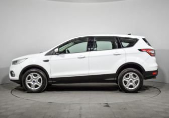 Подержанный автомобиль Ford Kuga 2018 года (8 фото)