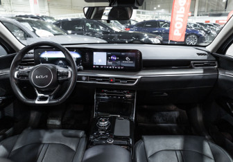 Подержанный автомобиль Kia K5 2023 года (13 фото)