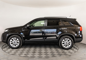 Подержанный автомобиль Kia Sorento 2017 года (8 фото)