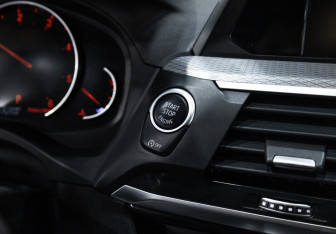 Подержанный автомобиль BMW X3 2018 года (18 фото)