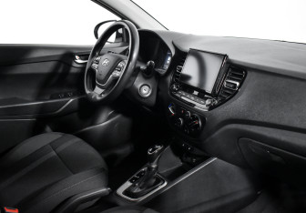 Подержанный автомобиль Hyundai Solaris Sedan 2021 года (13 фото)
