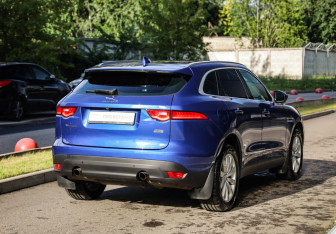 Подержанный автомобиль Jaguar F-Pace 2018 года (6 фото)