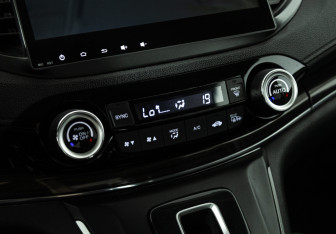 Подержанный автомобиль Honda CR-V 2015 года (17 фото)