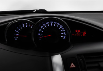 Подержанный автомобиль Toyota Verso 2015 года (28 фото)