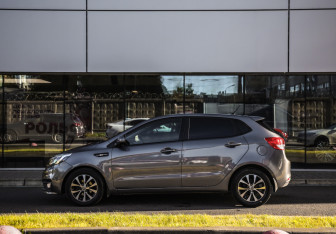 Подержанный автомобиль Kia Rio Hatchback 2016 года (9 фото)