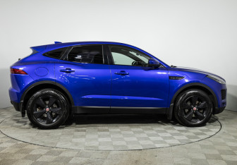 Подержанный автомобиль Jaguar E-Pace 2018 года (4 фото)