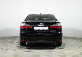 Подержанный автомобиль Toyota Camry Sedan 2018 года (6 фото)