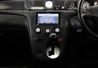 Подержанный автомобиль Mitsubishi Airtrek 2004 года (11 фото)