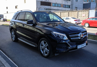 Подержанный автомобиль Mercedes-Benz GLE 2017 года (3 фото)