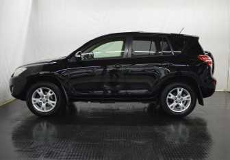 Подержанный автомобиль Toyota RAV4 2009 года (8 фото)