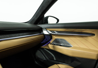 Подержанный автомобиль Zeekr 001 2023 года (19 фото)