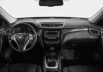 Подержанный автомобиль Nissan X-Trail 2017 года (10 фото)
