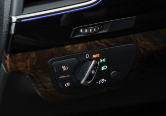 Подержанный автомобиль Audi Q7 2015 года (27 фото)