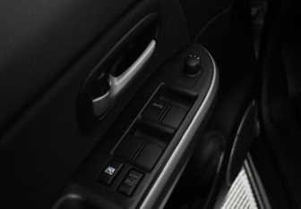 Подержанный автомобиль Suzuki Grand Vitara 2013 года (10 фото)