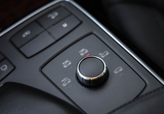 Подержанный автомобиль Mercedes-Benz GLE 2015 года (19 фото)