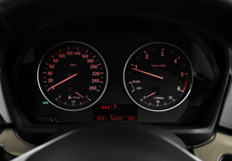 Подержанный автомобиль BMW X1 2017 года (19 фото)