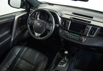 Подержанный автомобиль Toyota RAV4 2019 года (9 фото)