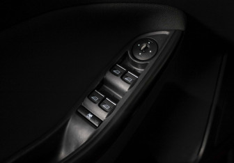 Подержанный автомобиль Ford Focus Hatchback 2013 года (24 фото)