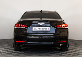 Подержанный автомобиль Hyundai Genesis 2015 года (9 фото)