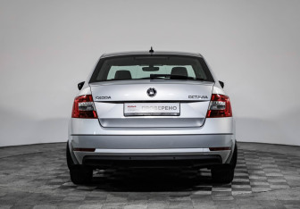 Подержанный автомобиль Skoda Octavia Liftback 2020 года (7 фото)