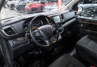 Подержанный автомобиль Toyota ProAce 2018 года (15 фото)
