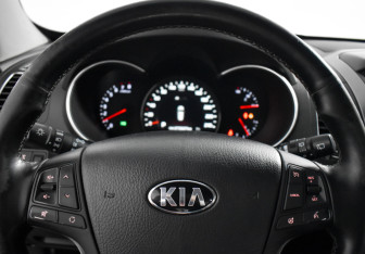 Подержанный автомобиль Kia Sorento 2015 года (15 фото)