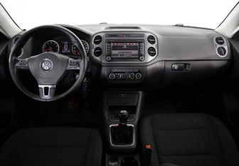 Подержанный автомобиль Volkswagen Tiguan 2011 года (9 фото)