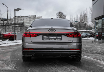 Подержанный автомобиль Audi A8 2019 года (8 фото)