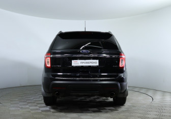 Подержанный автомобиль Ford Explorer 2013 года (6 фото)