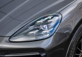 Подержанный автомобиль Porsche Cayenne 2018 года (11 фото)