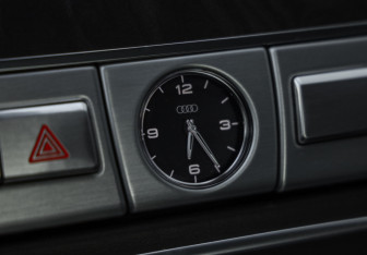 Подержанный автомобиль Audi A8 2011 года (19 фото)