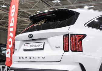 Подержанный автомобиль Kia Sorento 2020 года (8 фото)