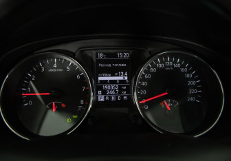 Подержанный автомобиль Nissan Qashqai+2 2011 года (11 фото)