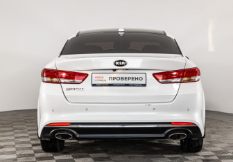 Подержанный автомобиль Kia Optima Sedan 2017 года (6 фото)