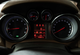 Подержанный автомобиль Opel Mokka 2015 года (12 фото)