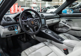 Подержанный автомобиль Porsche Cayman 2018 года (12 фото)