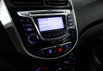 Подержанный автомобиль Hyundai Solaris Sedan 2012 года (15 фото)