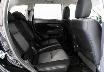 Подержанный автомобиль Mitsubishi Outlander 2018 года (15 фото)