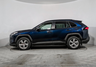 Подержанный автомобиль Toyota RAV4 2019 года (8 фото)
