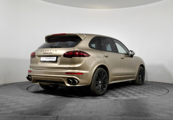 Подержанный автомобиль Porsche Cayenne 2015 года (5 фото)