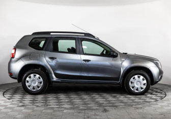 Подержанный автомобиль Nissan Terrano 2014 года (4 фото)