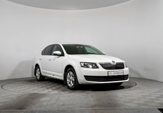 Подержанный автомобиль Skoda Octavia Liftback 2015 года (3 фото)