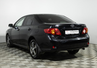 Подержанный автомобиль Toyota Corolla Sedan 2008 года (7 фото)
