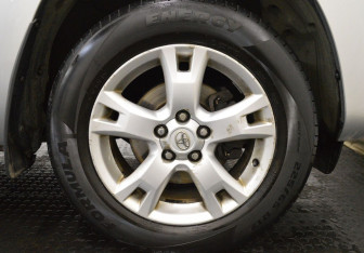 Подержанный автомобиль Toyota RAV4 2009 года (9 фото)
